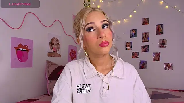 cinniaa  online show from May 21, 12:06 am