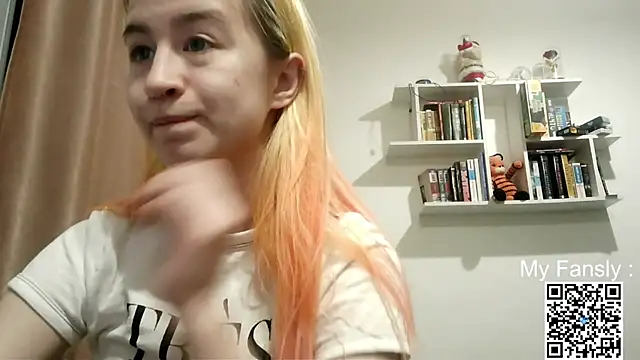 Emilya201 online show from May 17, 11:56 pm