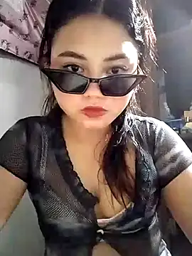 lie louron online show from May 22, 3:28 pm