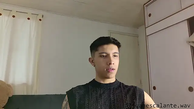 Snapshot of Thesaint_xxx chatting on May 21, 12:34 pm Thesaint xxx online show from May 21, 12:34 pm