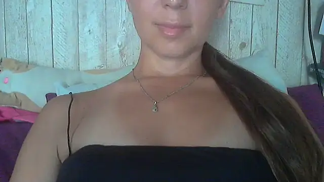 Snapshot of Bella--White chatting on June 18, 1:48 pm Bella--White online show from June 18, 1:48 pm