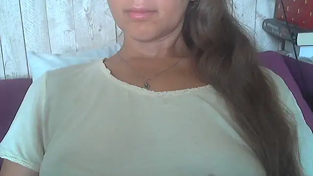 Snapshot of Bella--White chatting on July 7, 7:23 am Bella--White online show from July 7, 7:23 am