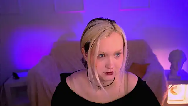 ViolettWoods online show from June 17, 6:27 am