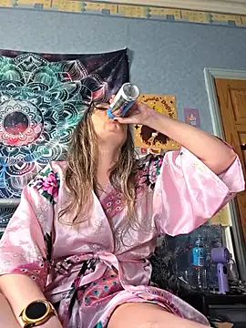 Snapshot of Izzylove47 chatting on May 16, 11:31 am Izzylove47 online show from May 16, 11:31 am