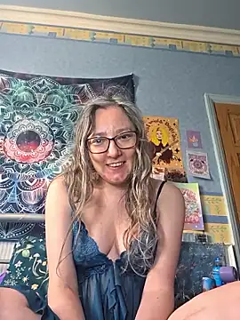Snapshot of Izzylove47 chatting on May 18, 11:49 am Izzylove47 online show from May 18, 11:49 am