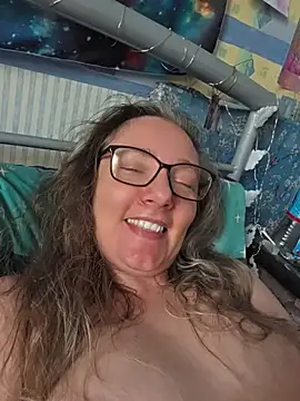 Snapshot of Izzylove47 chatting on June 27, 9:03 am Izzylove47 online show from June 27, 9:03 am