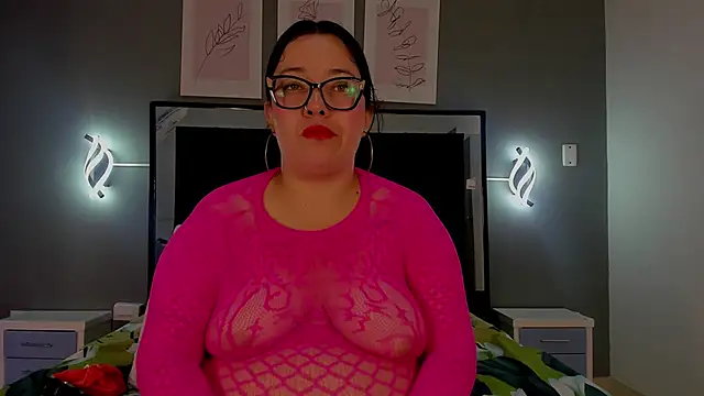 Snapshot of zoe_curvyy chatting on June 12, 12:15 pm zoe curvyy online show from June 12, 12:15 pm