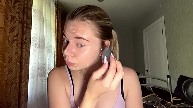 Snapshot of HoneysPiee chatting on July 8, 1:26 pm HoneysPiee online show from July 8, 1:26 pm
