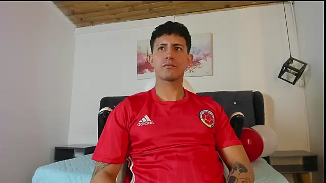 Snapshot of marcos_vieyra chatting on June 17, 7:48 pm marcos vieyra online show from June 17, 7:48 pm