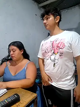 Snapshot of ParejaCurvy20 chatting on June 30, 12:22 am ParejaCurvy20 online show from June 30, 12:22 am