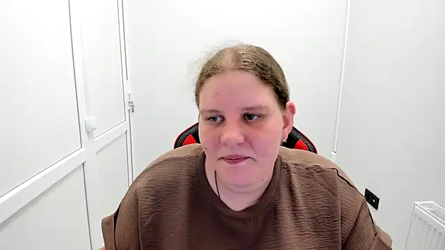 Snapshot of Bella_shyy_ chatting on June 21, 12:52 pm Bella shyy online show from June 21, 12:52 pm