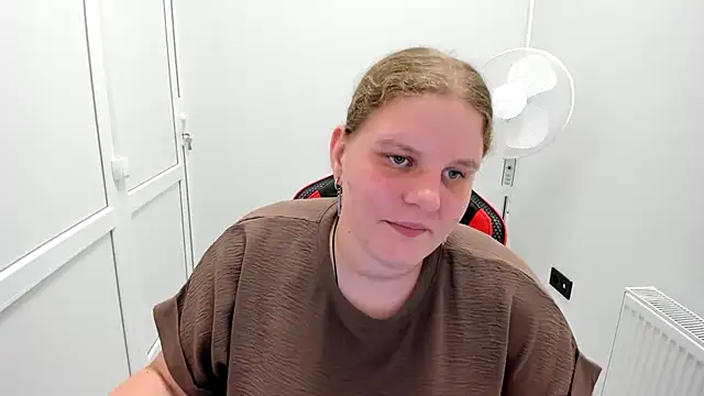 Snapshot of Bella_shyy_ chatting on July 16, 2:34 pm Bella shyy online show from July 16, 2:34 pm