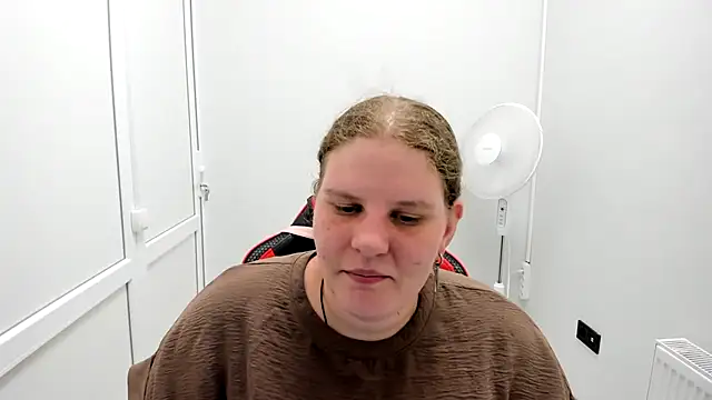 Snapshot of Bella_shyy_ chatting on July 21, 12:29 pm Bella shyy online show from July 21, 12:29 pm