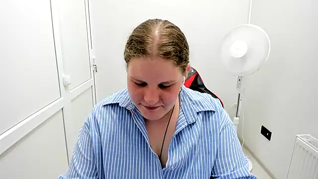 Snapshot of Bella_shyy_ chatting on July 22, 2:42 pm Bella shyy online show from July 22, 2:42 pm