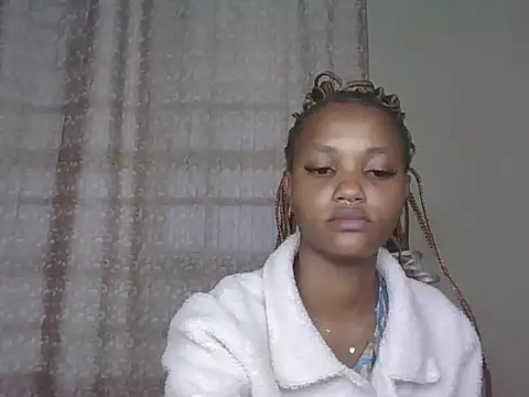 Snapshot of PrettyT5 chatting on June 28, 5:46 am PrettyT5 online show from June 28, 5:46 am