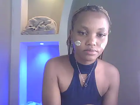 Snapshot of PrettyT5 chatting on July 5, 6:09 am PrettyT5 online show from July 5, 6:09 am