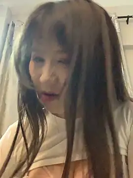 Snapshot of A-lanlan chatting on May 18, 3:29 pm A-lanlan online show from May 18, 3:29 pm