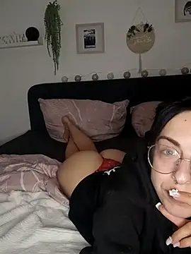 Snapshot of MistressLunaaa chatting on May 31, 9:05 pm MistressLunaaa online show from May 31, 9:05 pm