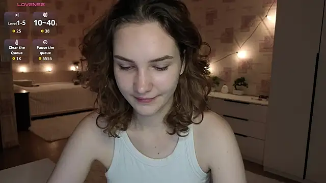 Snapshot of Megan_swiftss chatting on June 19, 7:28 pm Megan swiftss online show from June 19, 7:28 pm
