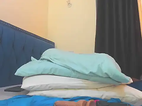 Snapshot of Miss_Orgasm48 chatting on June 3, 5:43 am Miss Orgasm48 online show from June 3, 5:43 am