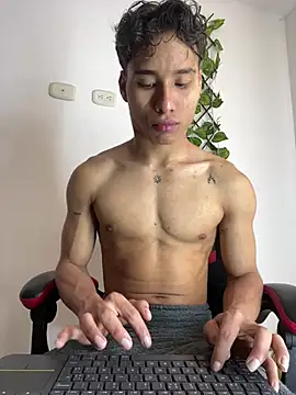 NelModel1 online show from June 2, 12:51 pm