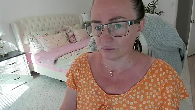 Snapshot of Vika73 chatting on July 4, 10:05 pm Vika73 online show from July 4, 10:05 pm