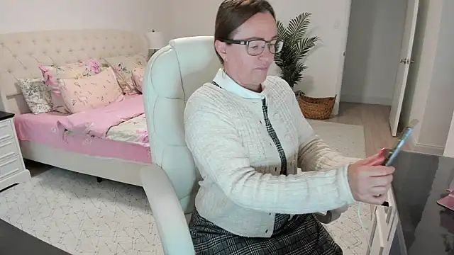 Snapshot of Vika73 chatting on July 15, 11:48 am Vika73 online show from July 15, 11:48 am