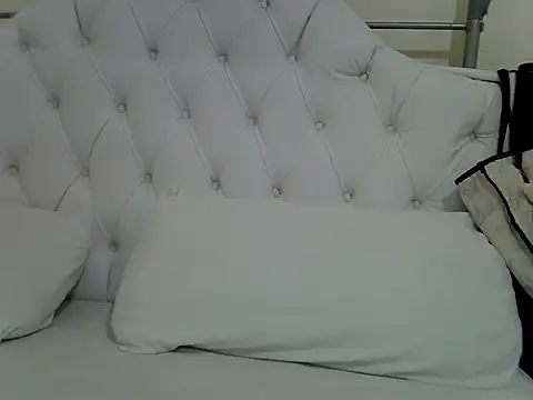 Snapshot of slimmykim chatting on July 3, 6:31 am slimmykim online show from July 3, 6:31 am