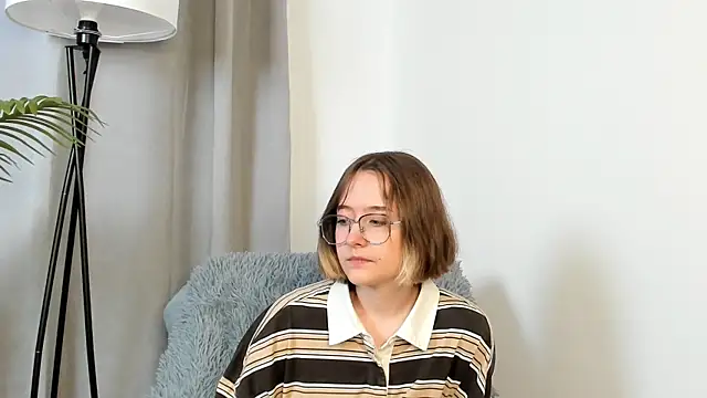 Snapshot of JaclynBoluda chatting on May 18, 1:06 pm JaclynBoluda online show from May 18, 1:06 pm