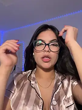 Viicky15 online show from May 16, 11:25 pm