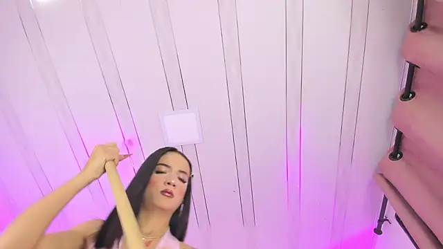 Snapshot of sophie_Laurent chatting on June 11, 12:14 pm sophie Laurent online show from June 11, 12:14 pm