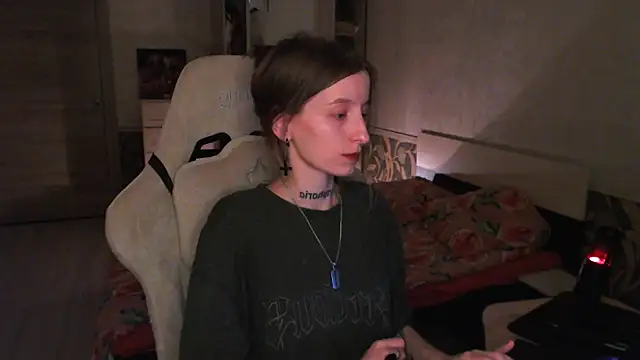 Snapshot of cath_alien chatting on May 22, 9:31 pm cath alien online show from May 22, 9:31 pm