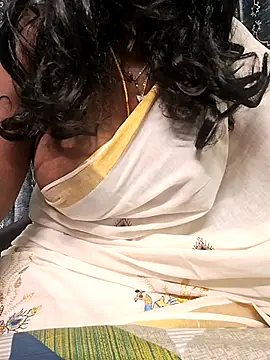Snapshot of Tamil-ammukutty18 chatting on July 12, 10:23 pm Tamil-ammukutty18 online show from July 12, 10:23 pm