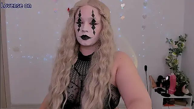 evilla brill  online show from June 8, 10:26 am