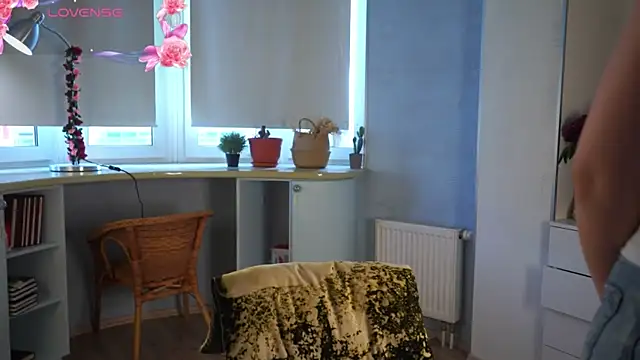 Snapshot of TatianaCichocki chatting on June 16, 2:09 pm TatianaCichocki online show from June 16, 2:09 pm