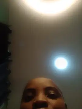 Snapshot of Alianamilly0 chatting on May 21, 9:33 pm Alianamilly0 online show from May 21, 9:33 pm