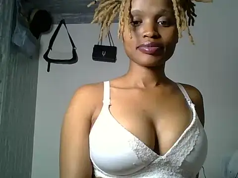 Snapshot of Tempting_Ebony chatting on June 1, 1:57 pm Tempting Ebony online show from June 1, 1:57 pm