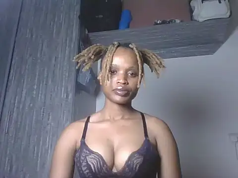 Snapshot of Tempting_Ebony chatting on June 8, 1:28 am Tempting Ebony online show from June 8, 1:28 am