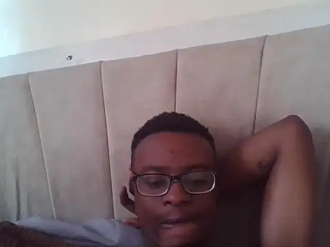 Snapshot of freakyboy255 chatting on July 23, 9:29 am freakyboy255 online show from July 23, 9:29 am