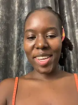 Snapshot of Lushlola254 chatting on May 17, 8:05 pm Lushlola254 online show from May 17, 8:05 pm