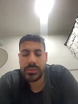 Snapshot of -RedRomm- chatting on May 18, 8:58 pm -RedRomm- online show from May 18, 8:58 pm