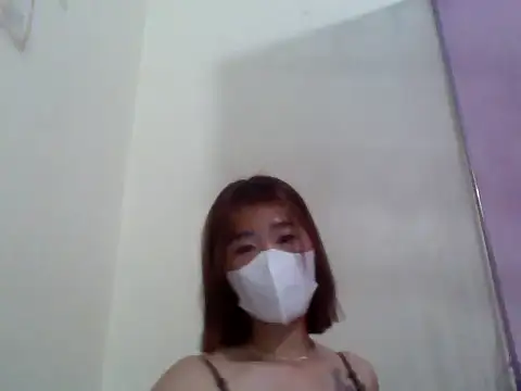 Snapshot of Lissaa18 chatting on May 24, 2:33 pm Lissaa18 online show from May 24, 2:33 pm