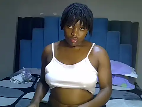 Snapshot of melanin_moon chatting on June 16, 10:07 am melanin moon online show from June 16, 10:07 am