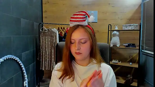 LauraaJohnson online show from May 19, 1:28 pm
