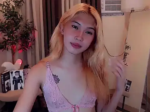 Snapshot of urdreamgirl_mika27 chatting on July 29, 6:00 am urdreamgirl mika27 online show from July 29, 6:00 am