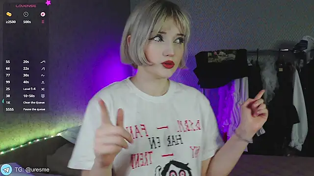 Snapshot of Esme_Velvet chatting on May 21, 2:13 pm Esme Velvet online show from May 21, 2:13 pm