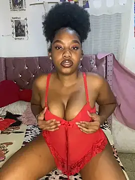 Snapshot of ArianaMadisson chatting on July 9, 1:09 am ArianaMadisson online show from July 9, 1:09 am