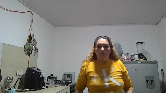 Snapshot of Layla-Astrum chatting on June 8, 2:34 am Layla-Astrum online show from June 8, 2:34 am