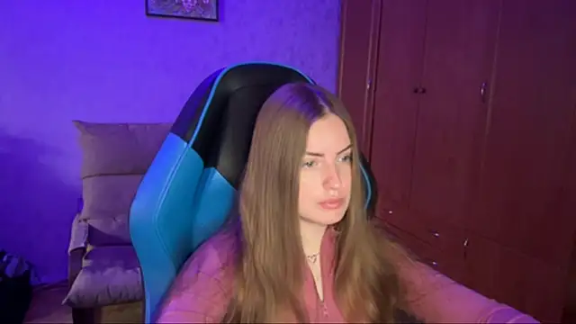 Snapshot of SilkSinner_ chatting on May 28, 8:11 am SilkSinner online show from May 28, 8:11 am
