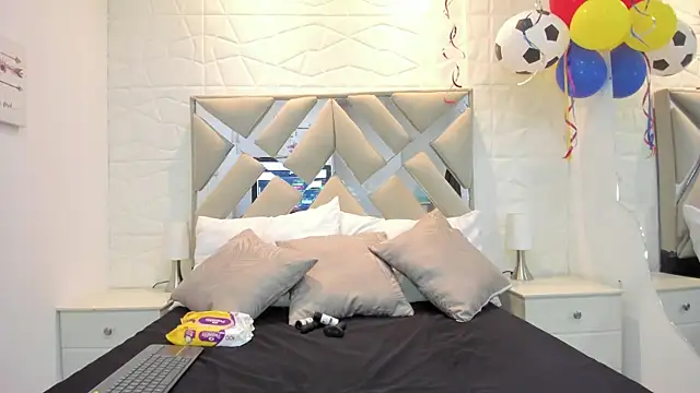 valentinasu online show from July 6, 11:51 am